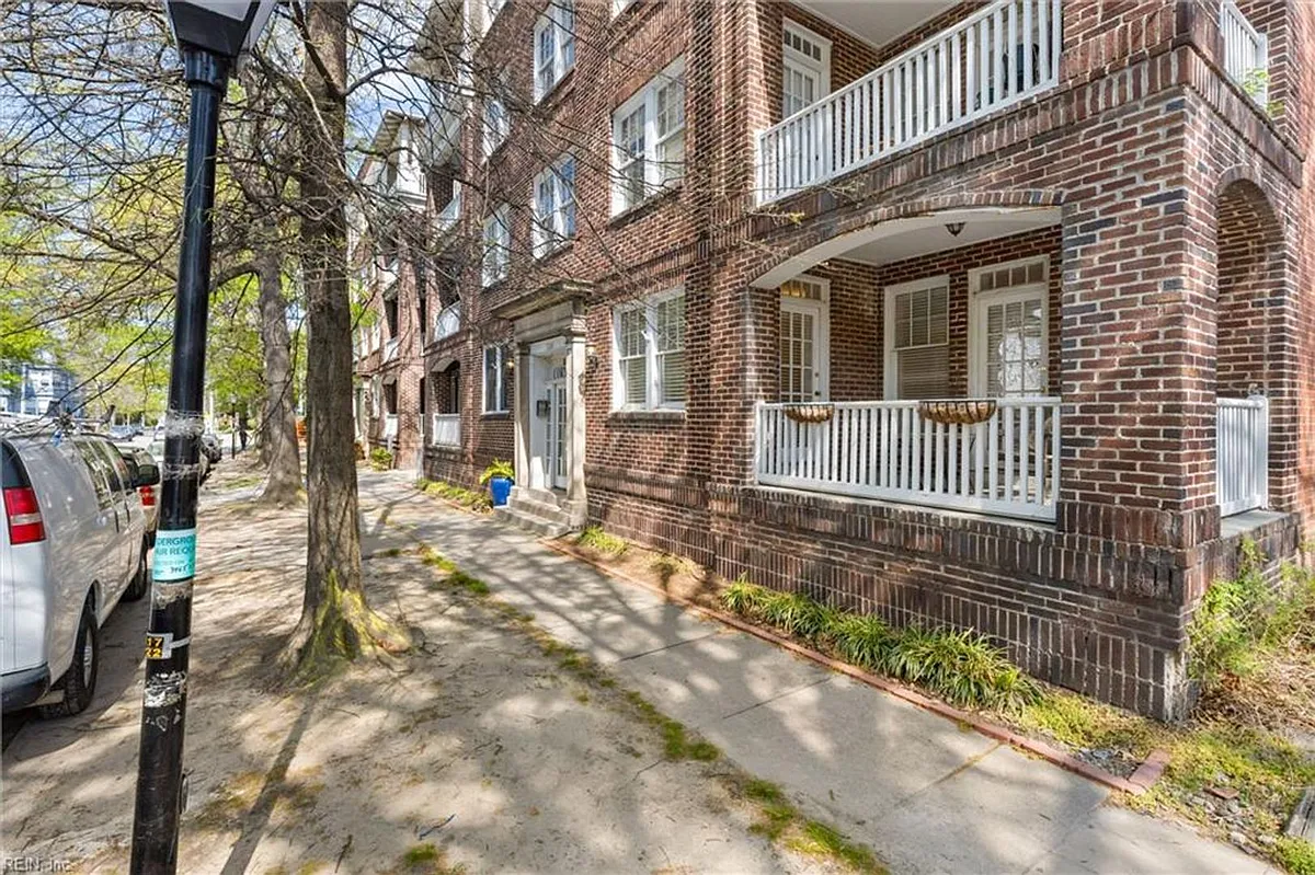 Building Photo - 736 W Princess Anne Rd #102