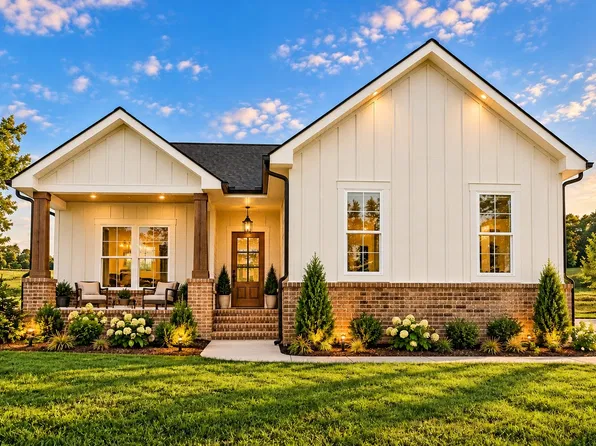 889 Tidwell Rd, Burns, TN 37029
