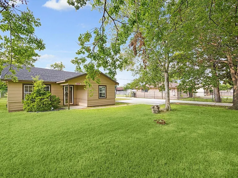 3229 Persimmon St — Photo 3
