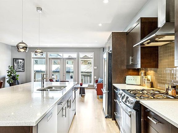 5th image of 3043 E 28th St SW