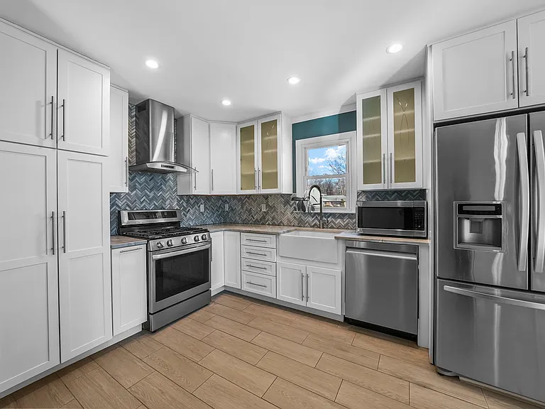895 Patton St — Photo 16
