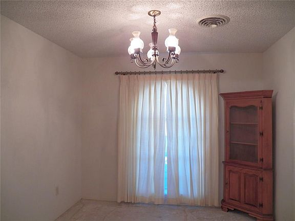 5th image of 2417 Helena Cir