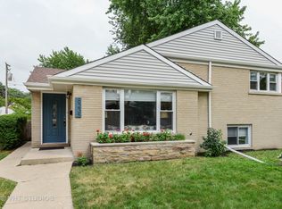 8235 E Prairie Rd, Skokie, IL 60076