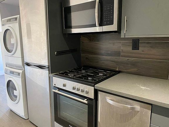 4th image of 311 E 109th St APT 4