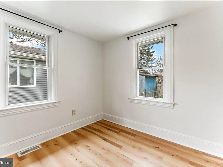251 Hickory St — Photo 11