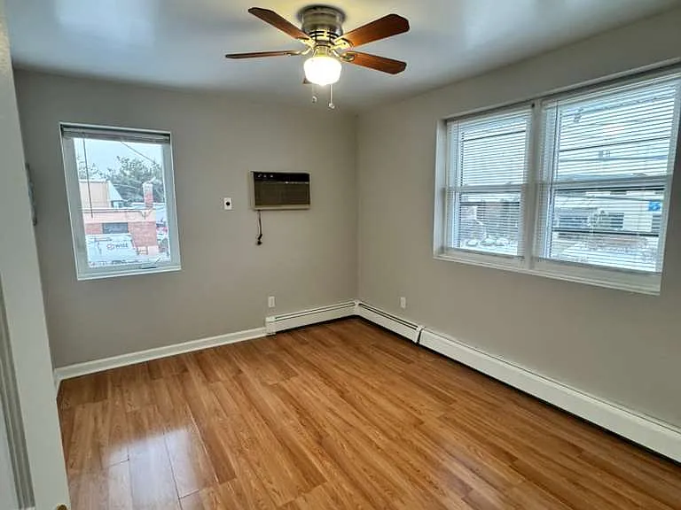 158 N 8th St #6 — Photo 9