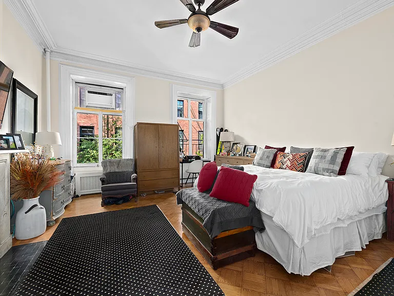 27 W 9th St #3 — Photo 2