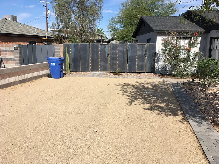 1724 N Whittier Dr — Photo 3