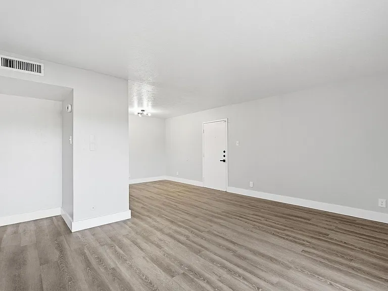 South Crest Apartments — Photo 100