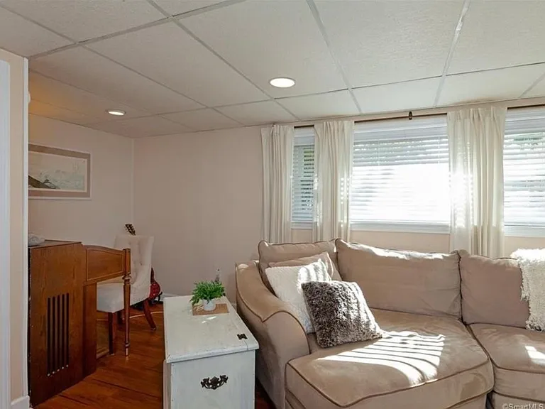 33 Peters Ln — Photo 29
