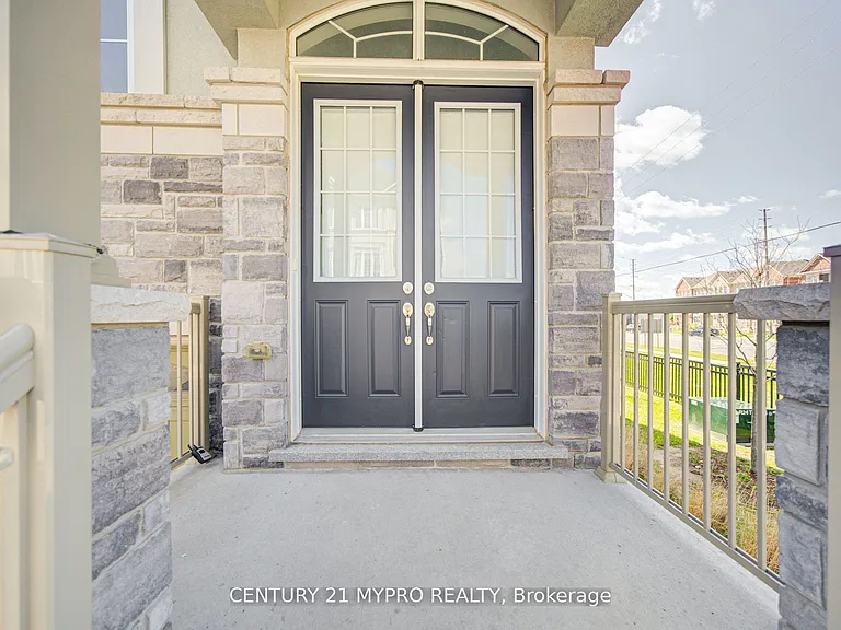 7 Latchford Ln — Photo 2