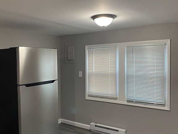 4th image of 556 Franklin St #4