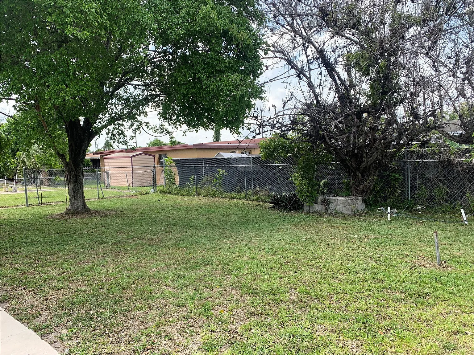 3 bed, 1.0 bath, 1086 sqft, $2,600 — Photo 3