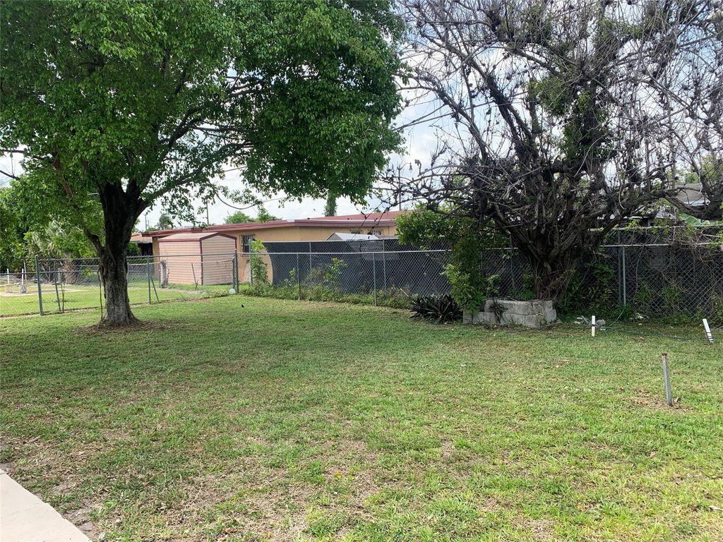 2911 NW 7th St, photo 3