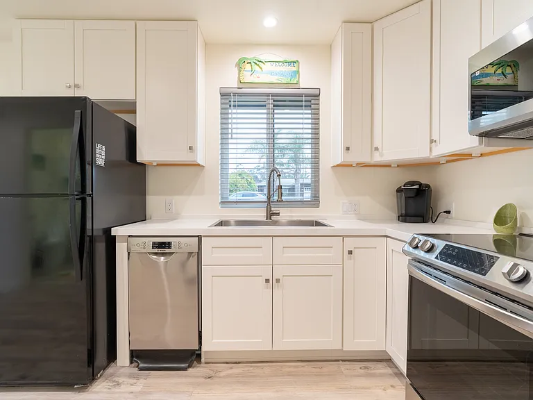 181 Parnassus Cir — Photo 2
