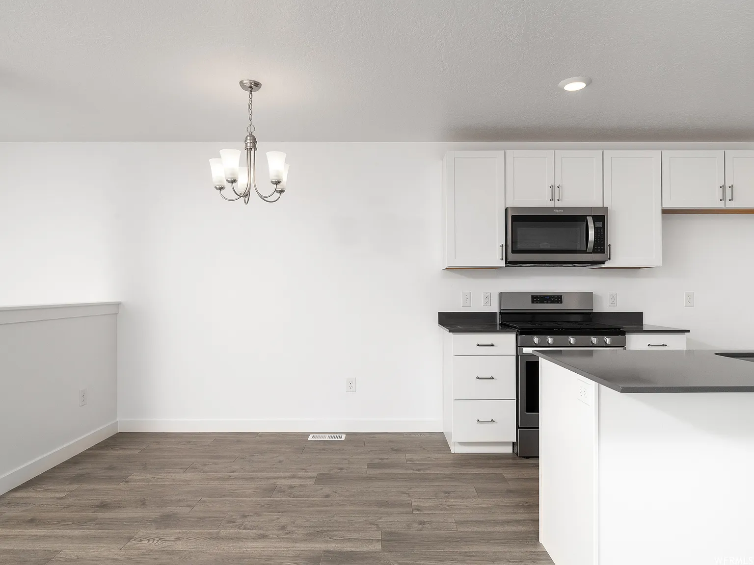 3 bed, 1454 sqft, $2,100 — Photo 4