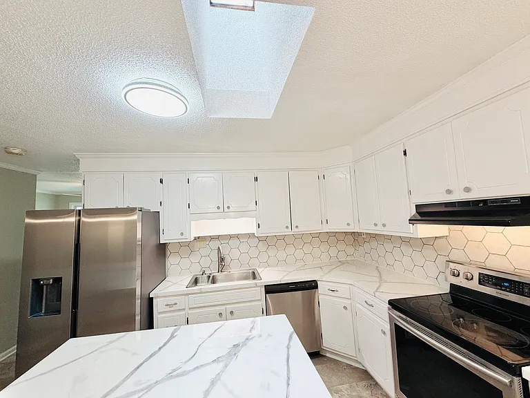 7905 Castleton Ln — Photo 20
