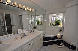 Master Bath - Double sink vanity, jetted tub, stall shower 