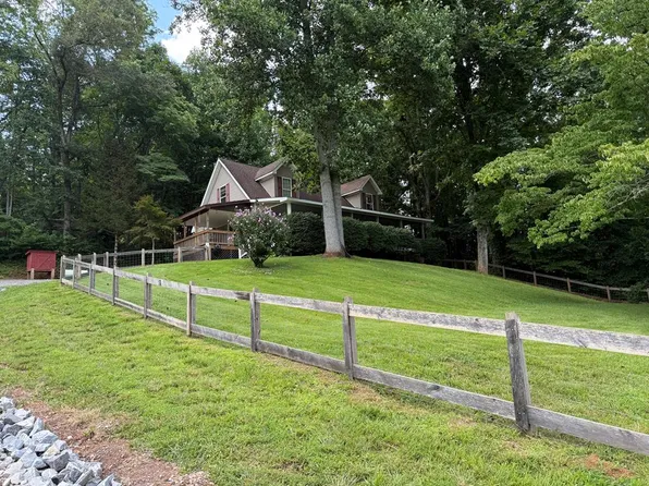 206 Bethabara Loop, Hayesville, NC 28904