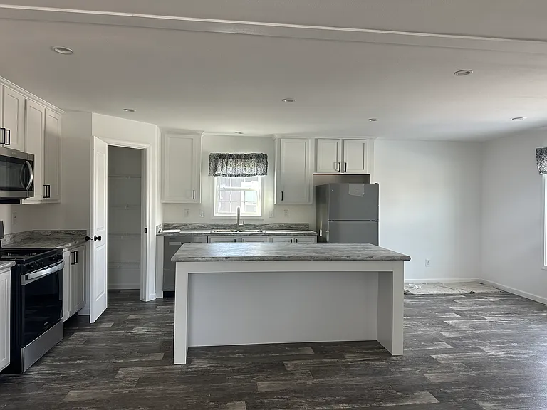 209 E 37th Pl — Photo 11