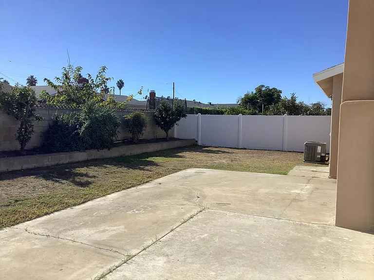 7455 Baltic St — Photo 17