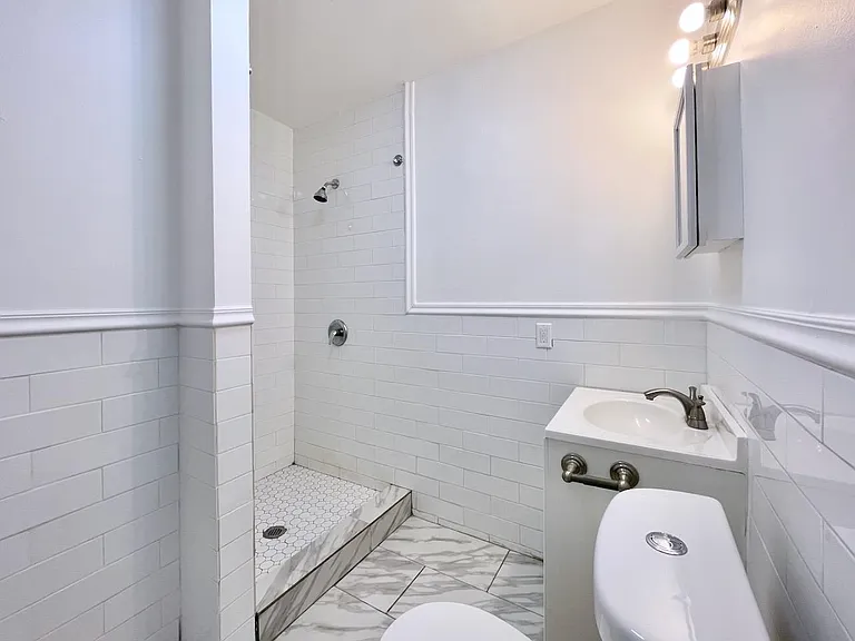 389 Monmouth St #3 — Photo 23