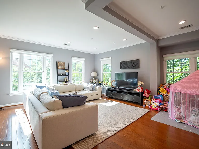 1639 Hunting Creek Dr #B — Photo 10