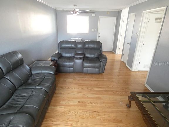 4th image of 2001 Greenbriar Blvd APT 13