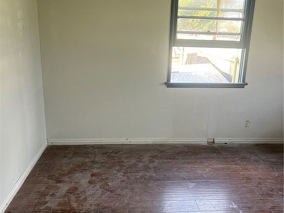 4th image of 1425 S Del Mar Ave
