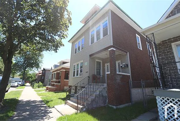 2 bed, 1100 sqft, $1,300 — Photo 3