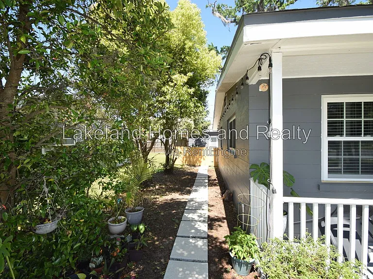 527 Garden Dr N #2 — Photo 2