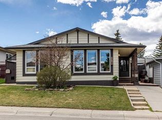 28 E Beddington Cres NE, Calgary, AB T3K 1N5