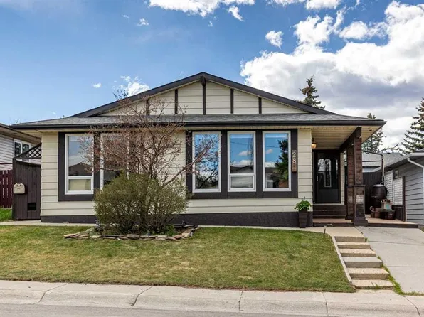 28 E Beddington Cres NE, Calgary, AB T3K 1N5