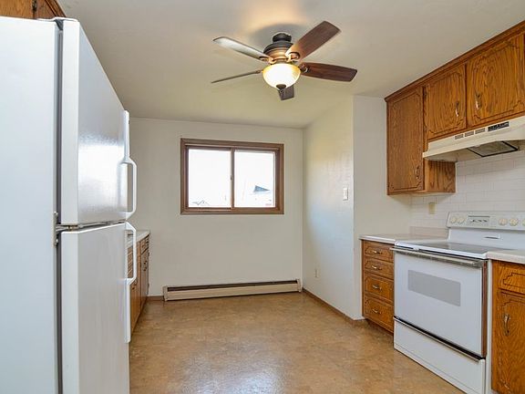 5th image of 1666 Victoria Ct