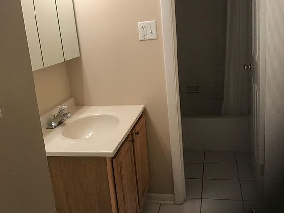 4th image of 555 Deepwoods Dr APT 1F