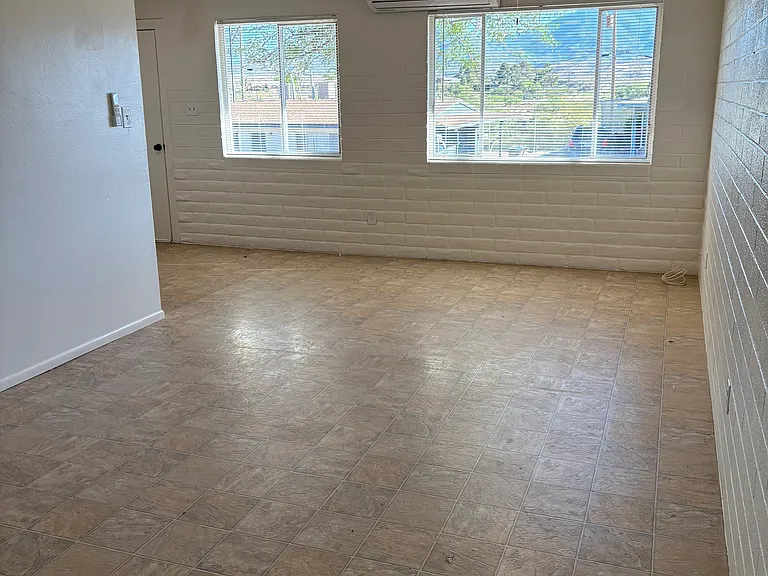 1042 S Linda Vista Dr — Photo 2