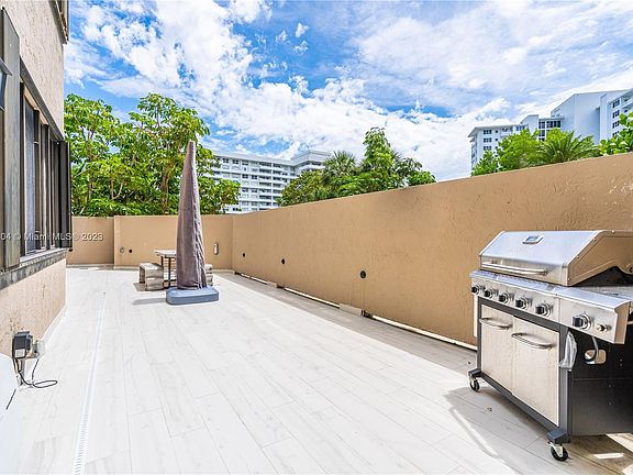 3rd image of 251 Crandon Blvd APT 109