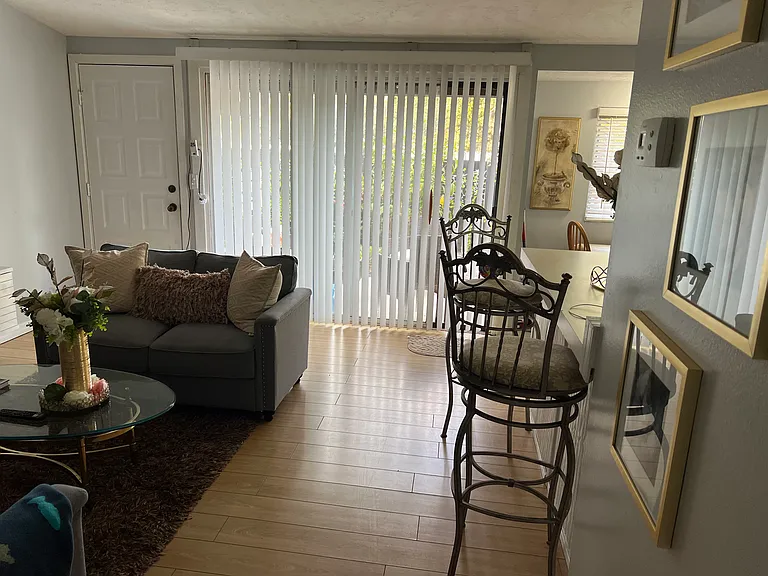 2750 Hope St — Photo 10