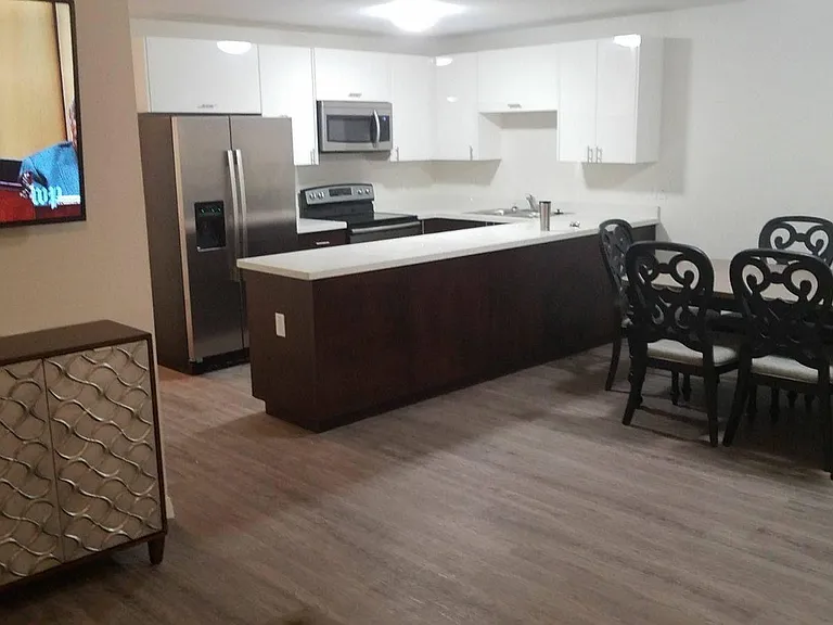 200 S Alex Ave #5 — Photo 2