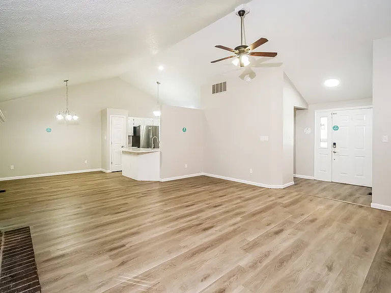 5865 Petersen Ct — Photo 6