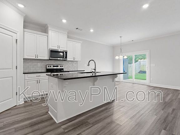 4th image of 837 Elsie Dr