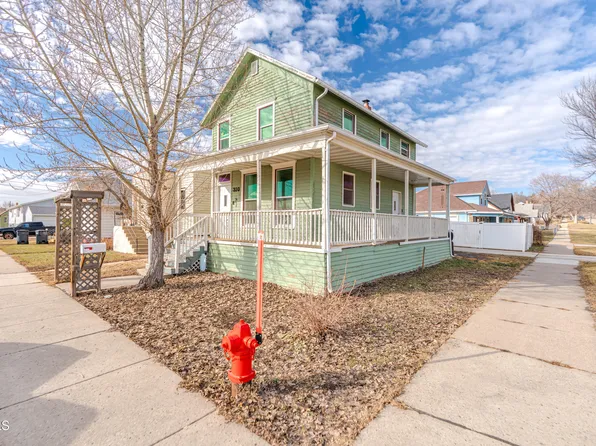 310 1st St NE, Mandan, ND 58554