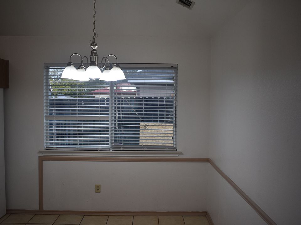 1st image of 2707 Chameleon Dr