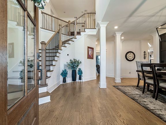 5th image of 2642 Holly Springs Dr