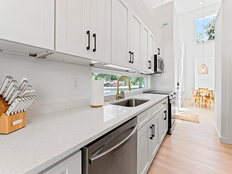 1351 Grant St — Photo 4
