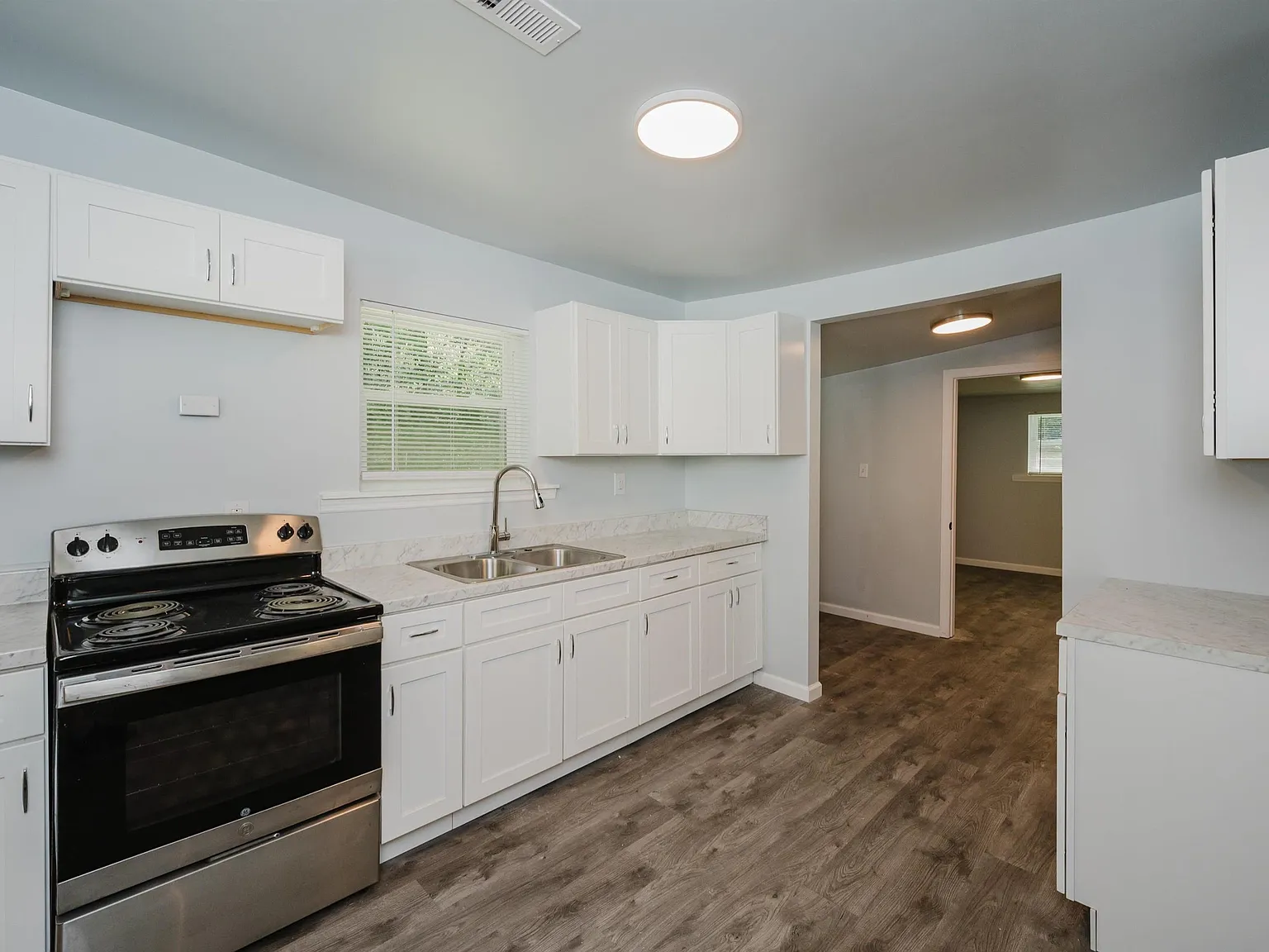 3 bed, 1.0 bath, $1,350 — Photo 4