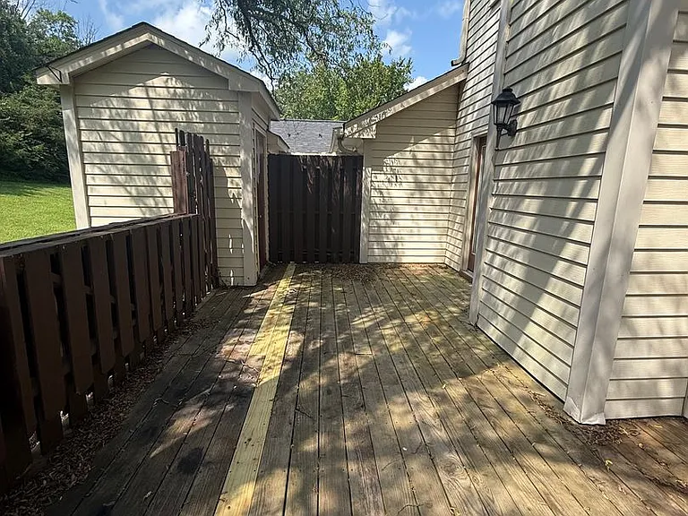502 Brentwood Point — Photo 12