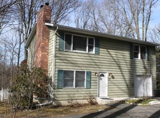 8 Under Rock Rd, Sparta, NJ 07871