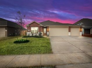 2016 Eagle View Dr, Navasota, TX 77868