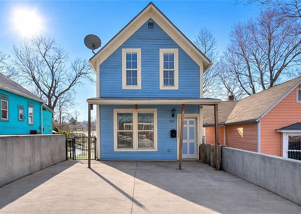 1st image of 937 Riverview Ave